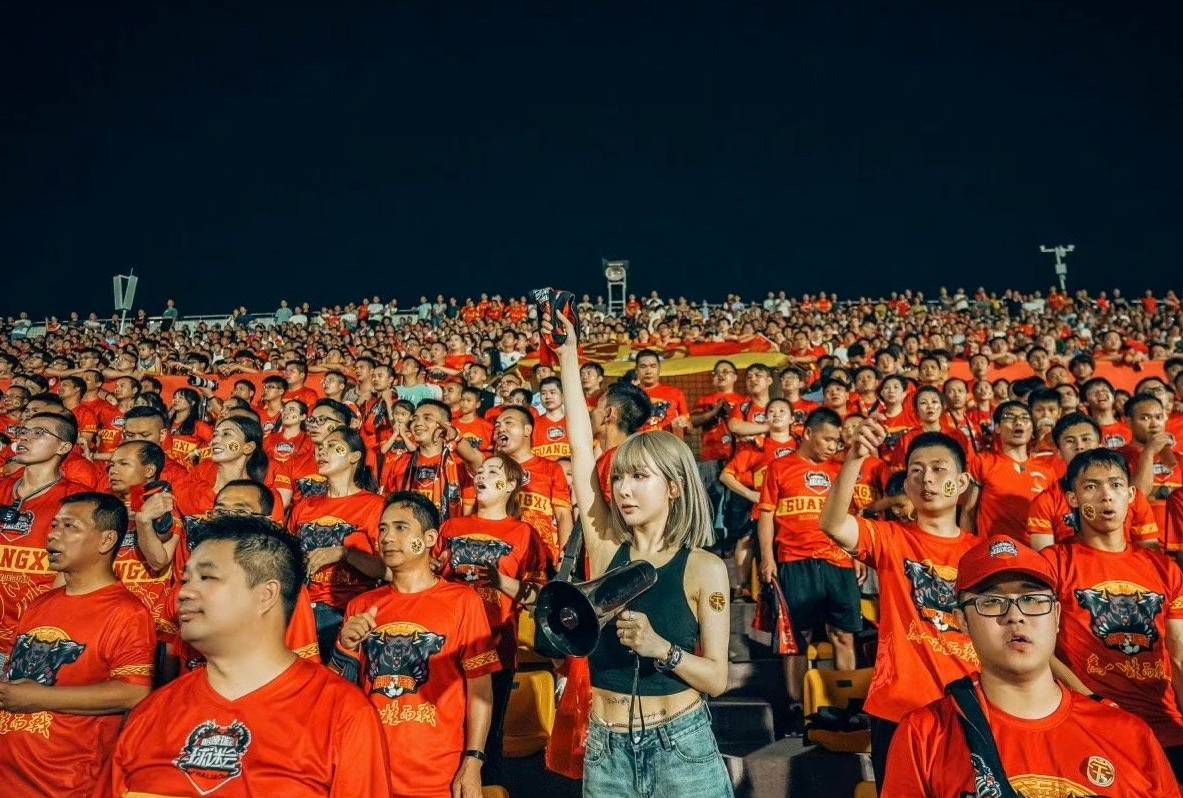 《夏日友晴天》由《寻梦环游记》原班人马打造，曾凭借《月神》获奥斯卡提名的埃里康;卡萨罗萨执导，带来一场唯美难忘的治愈之旅